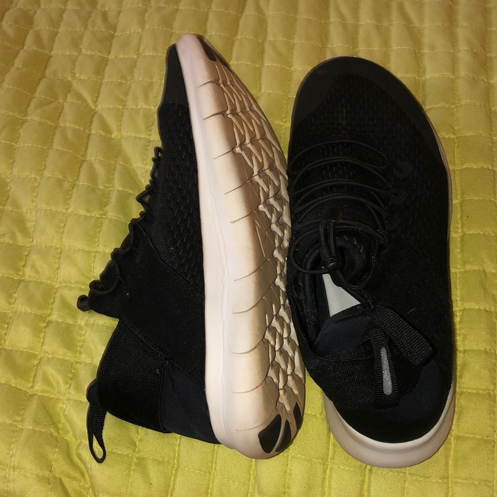Athletic shoes